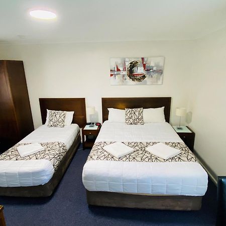 Colonial Lodge Motor Inn Yass Buitenkant foto
