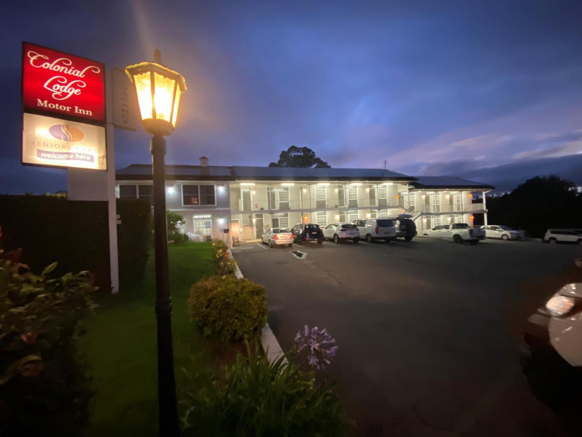 Colonial Lodge Motor Inn Yass Buitenkant foto