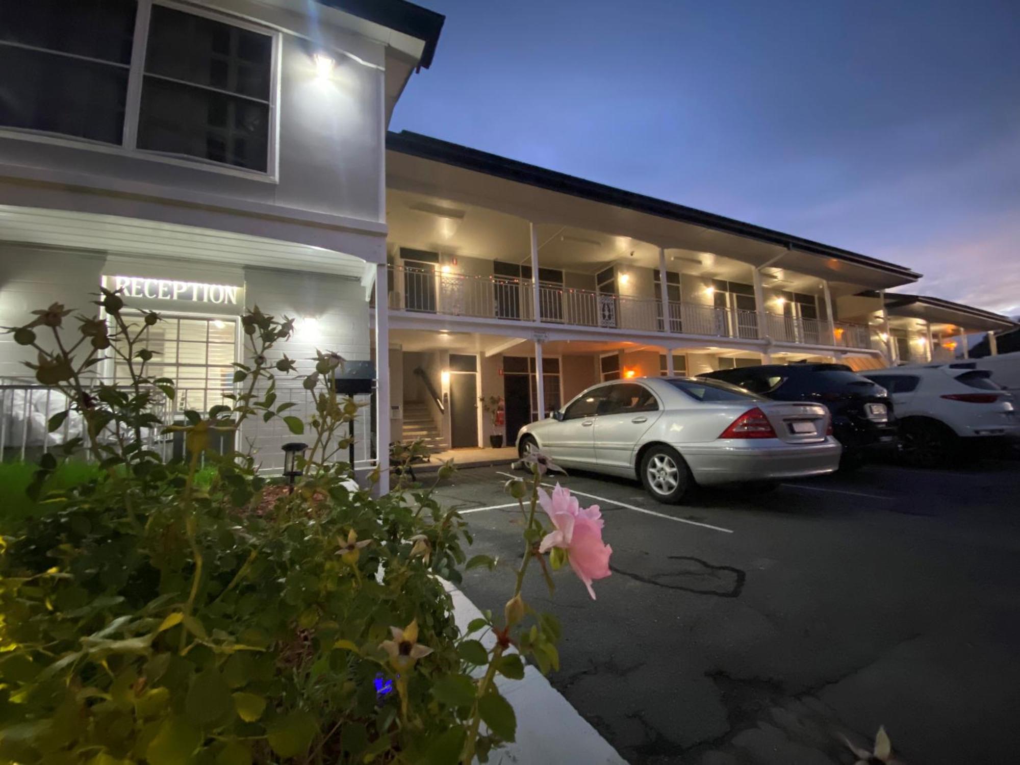 Colonial Lodge Motor Inn Yass Buitenkant foto