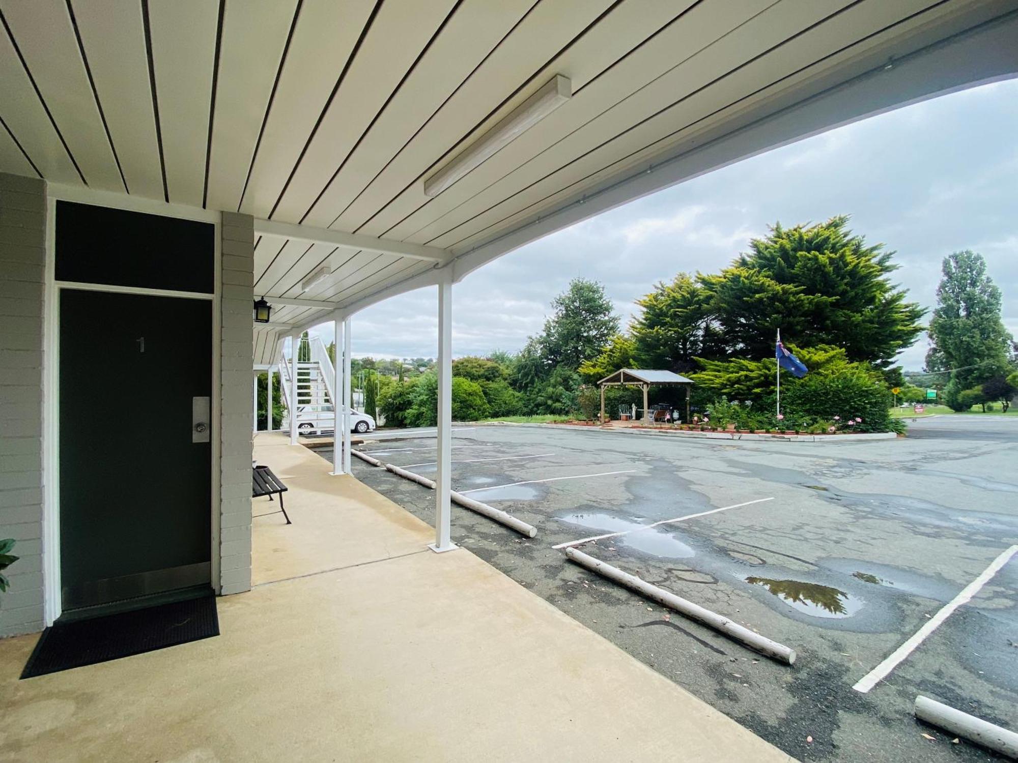 Colonial Lodge Motor Inn Yass Buitenkant foto