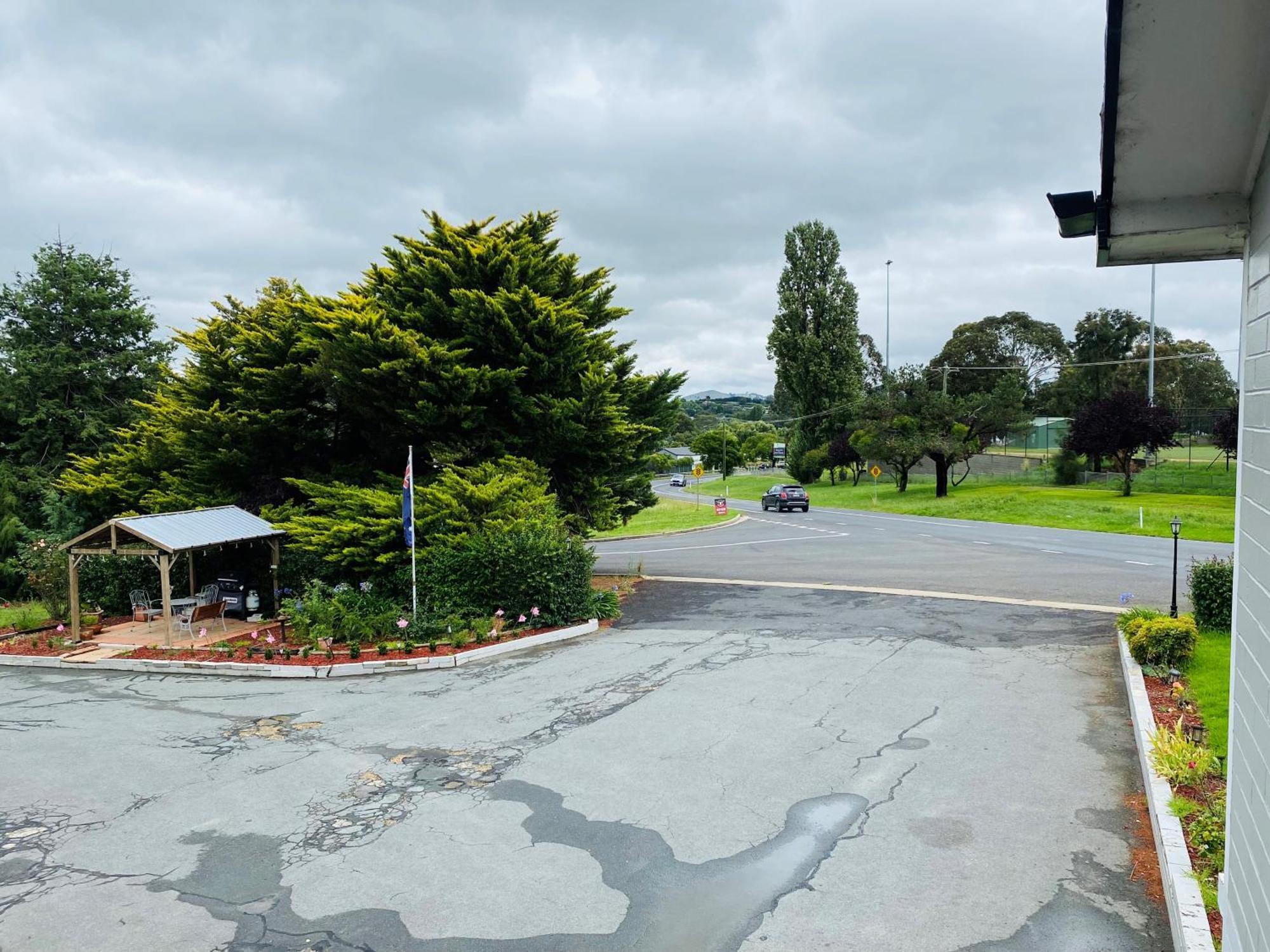 Colonial Lodge Motor Inn Yass Buitenkant foto