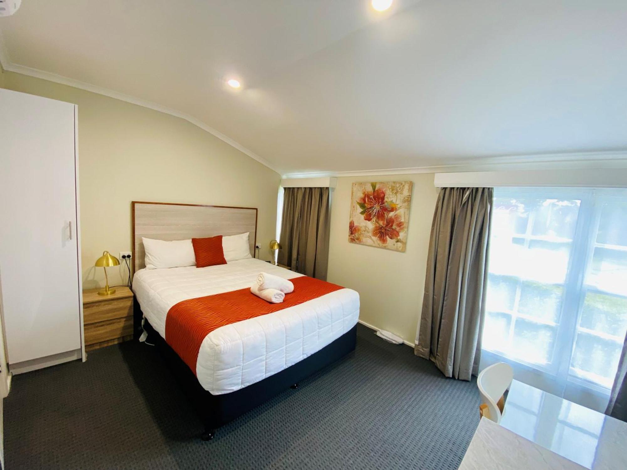Colonial Lodge Motor Inn Yass Buitenkant foto