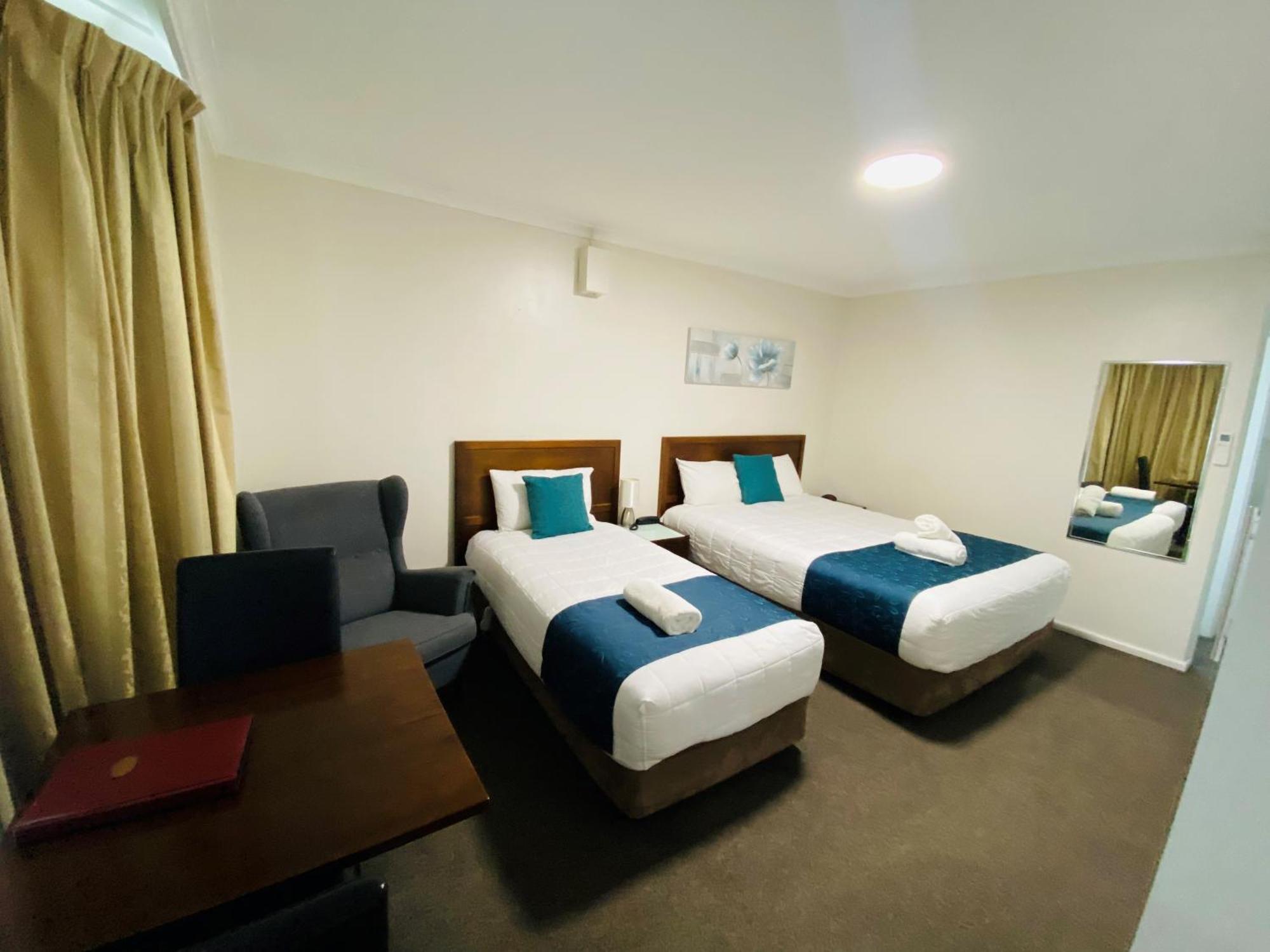Colonial Lodge Motor Inn Yass Buitenkant foto