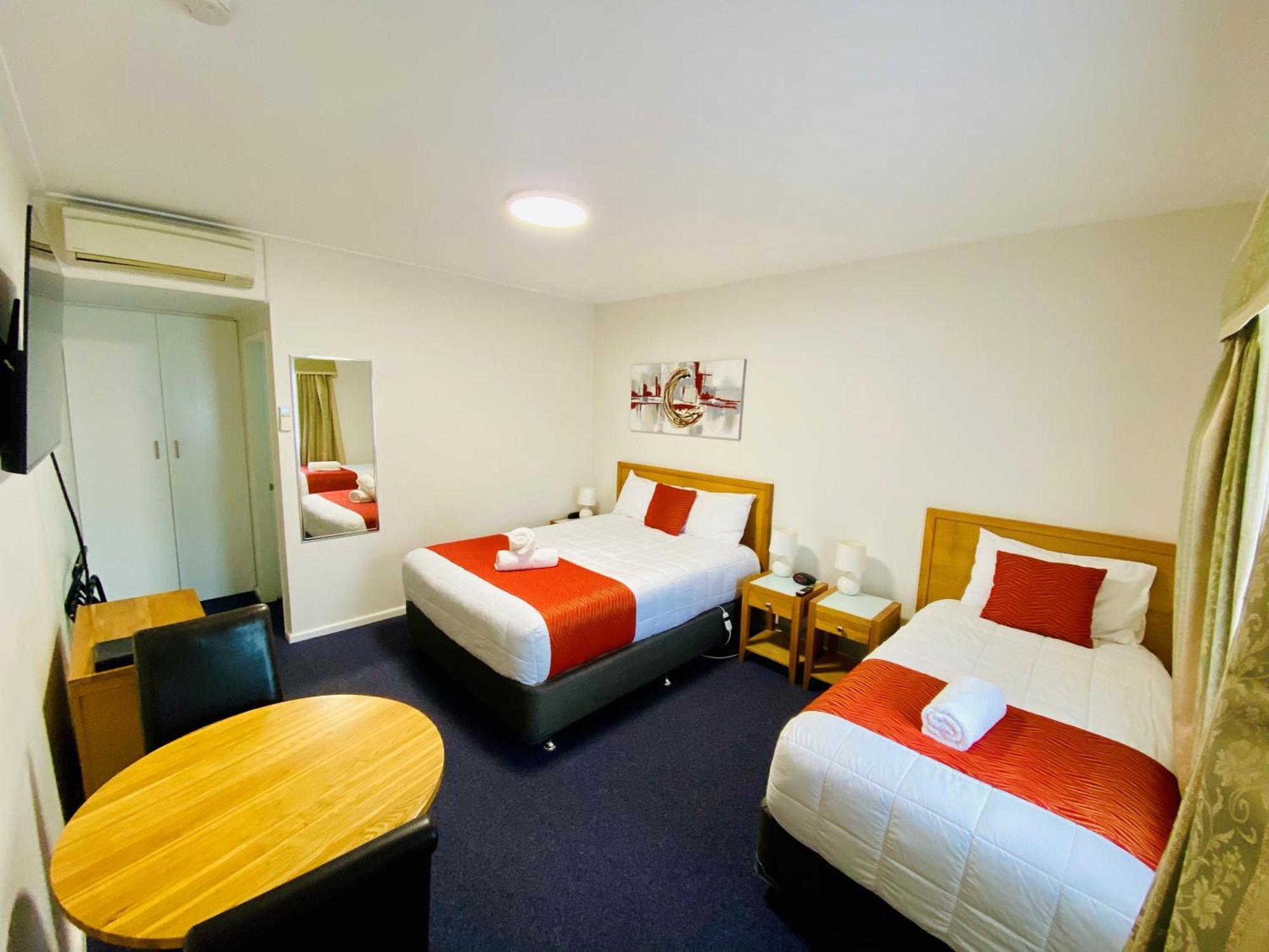 Colonial Lodge Motor Inn Yass Buitenkant foto