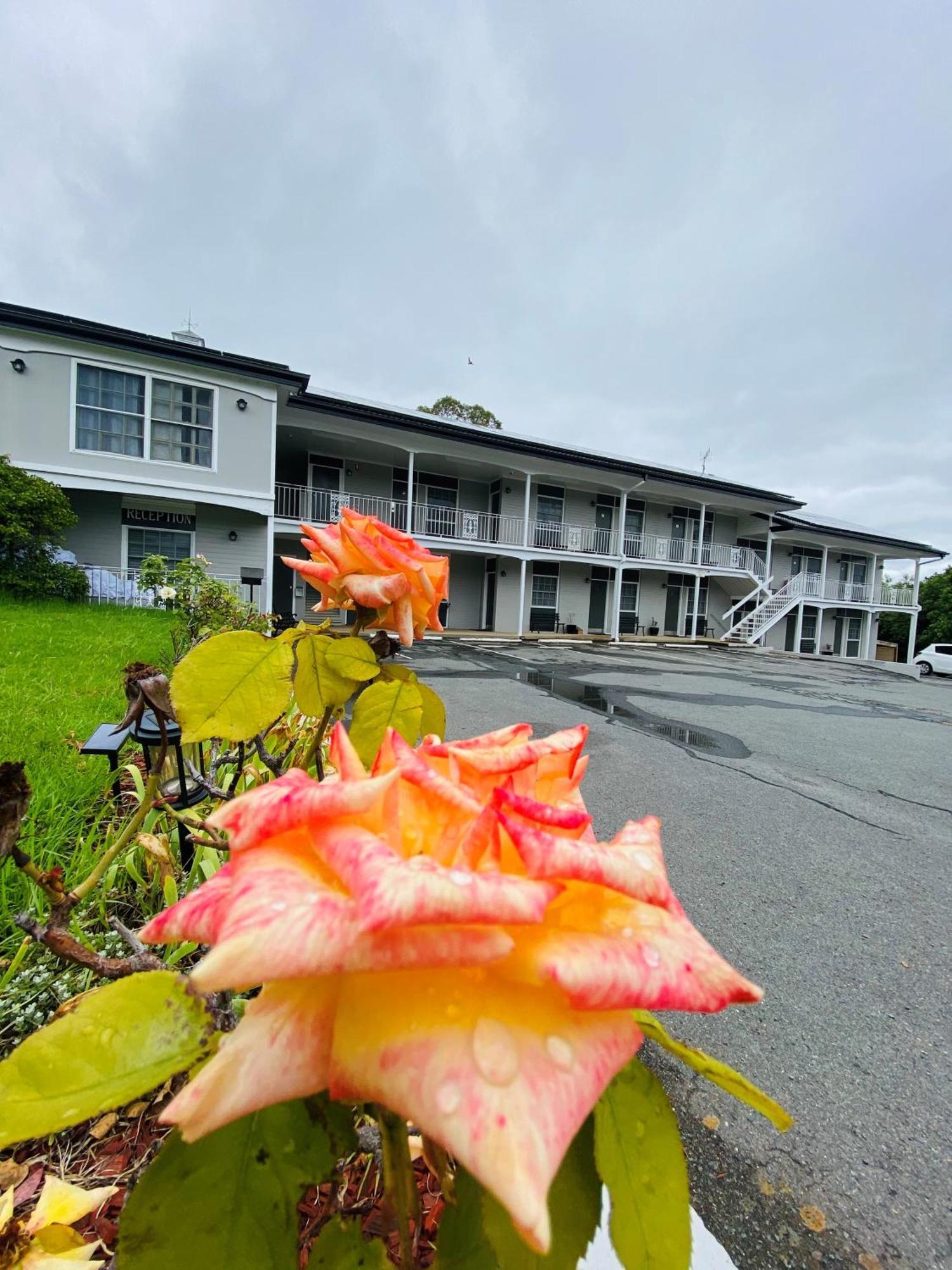 Colonial Lodge Motor Inn Yass Buitenkant foto