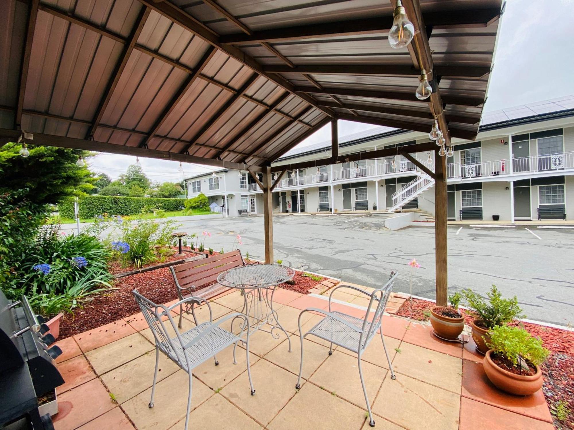 Colonial Lodge Motor Inn Yass Buitenkant foto