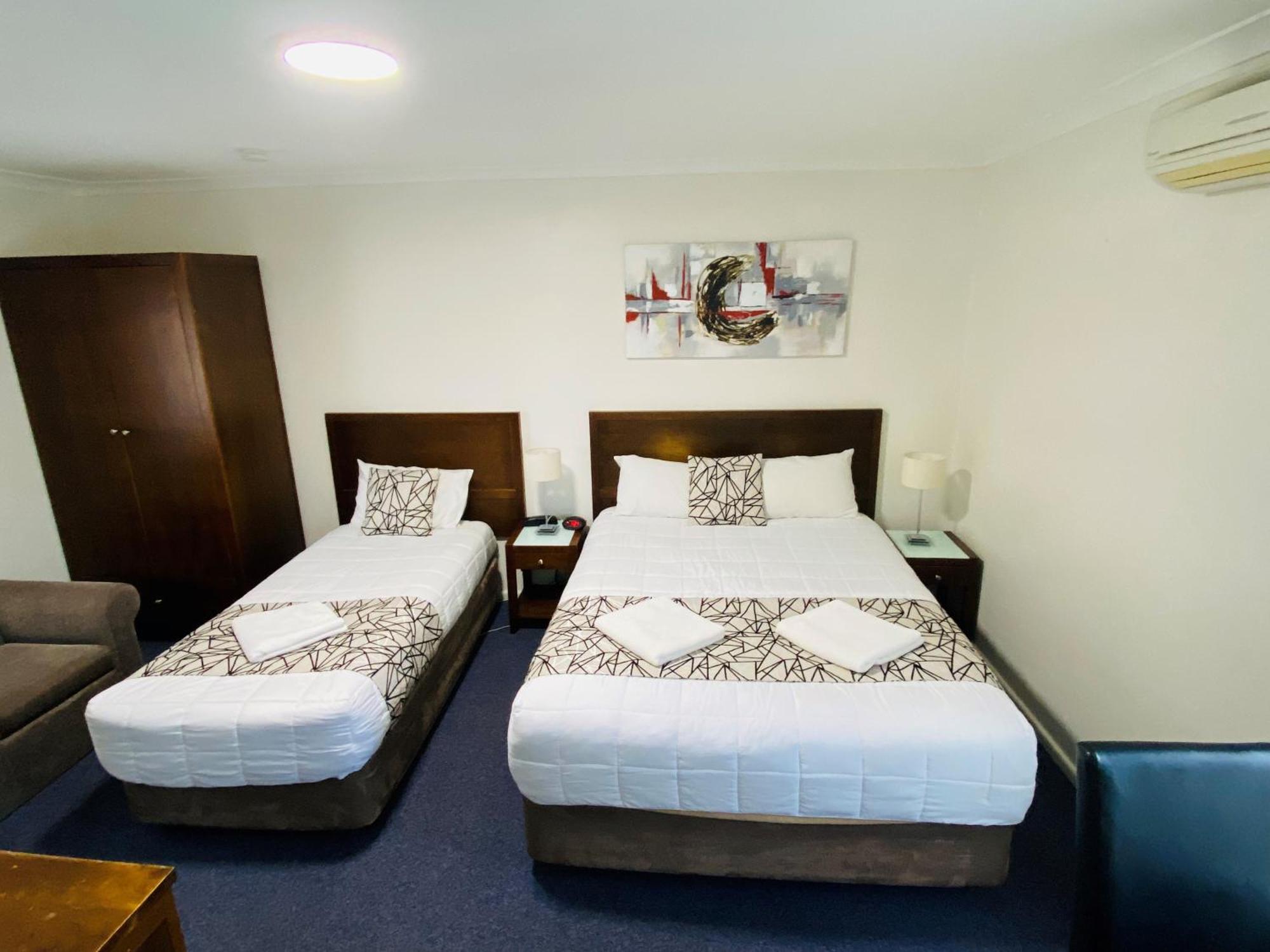 Colonial Lodge Motor Inn Yass Buitenkant foto