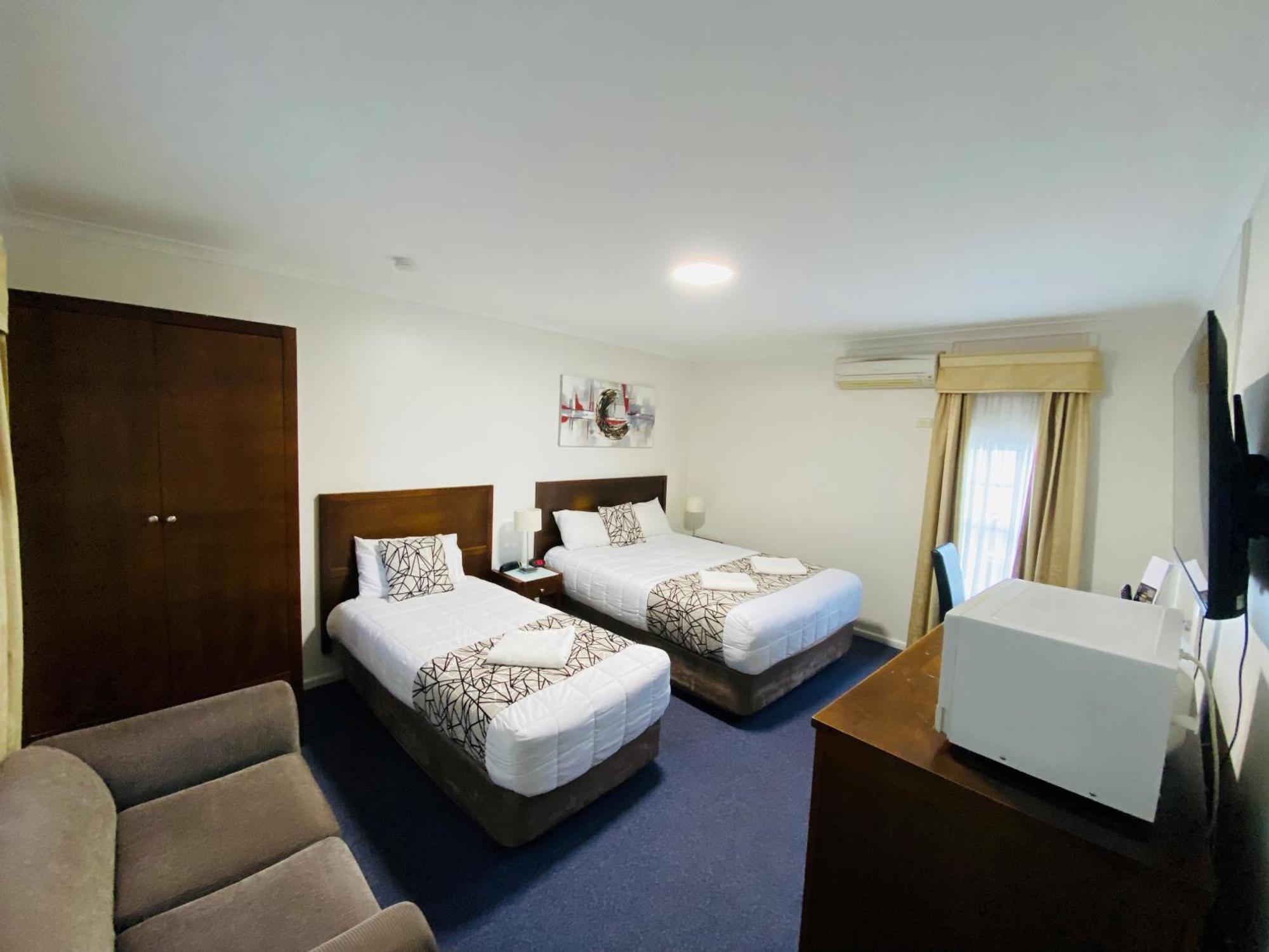 Colonial Lodge Motor Inn Yass Buitenkant foto