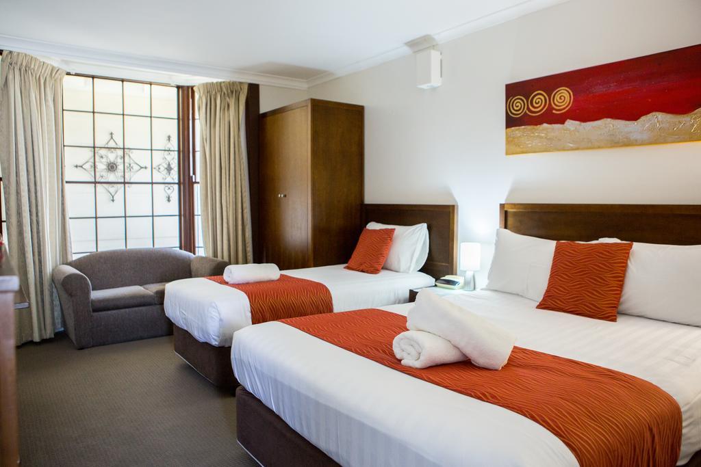 Colonial Lodge Motor Inn Yass Buitenkant foto