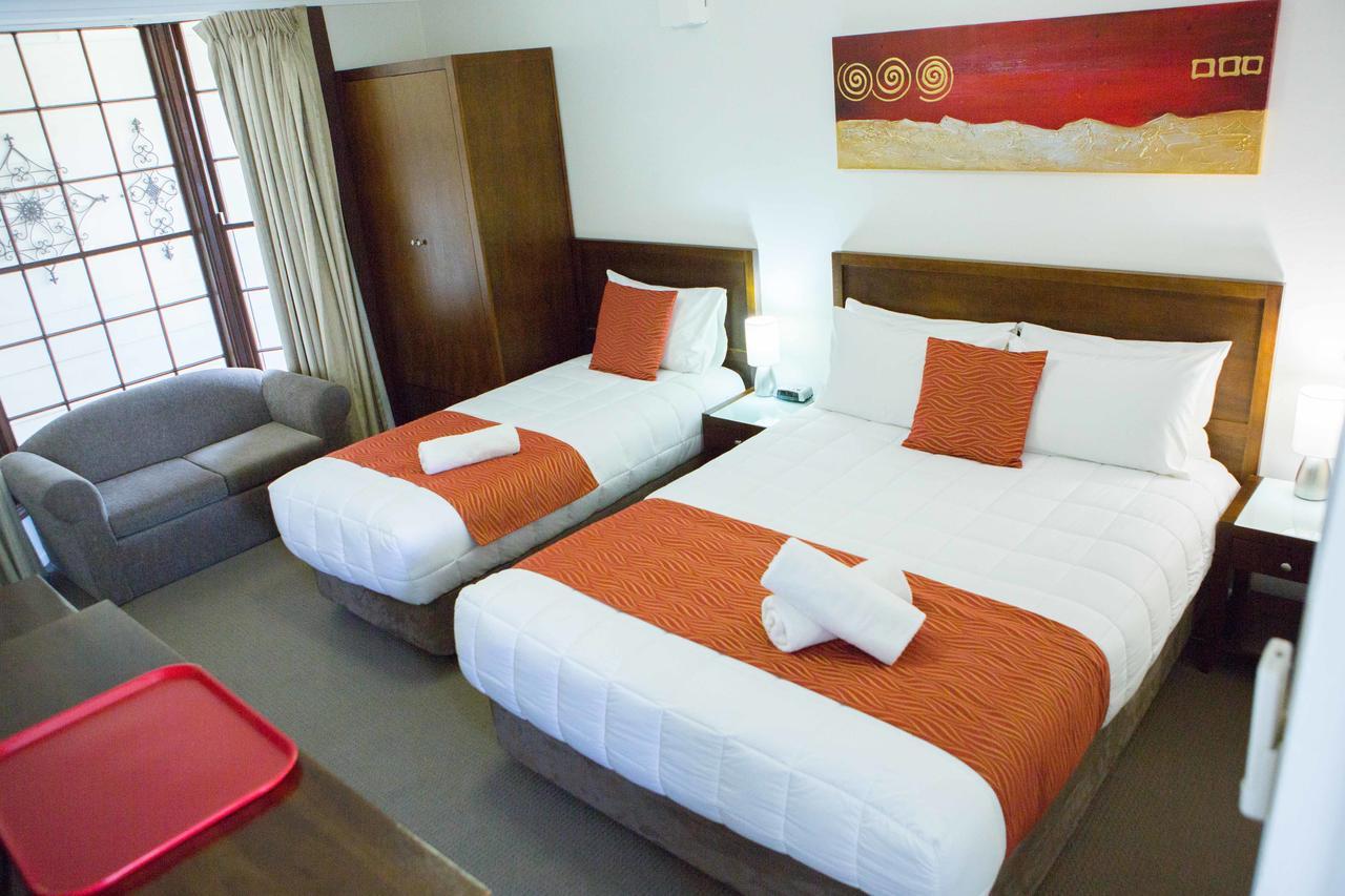 Colonial Lodge Motor Inn Yass Buitenkant foto