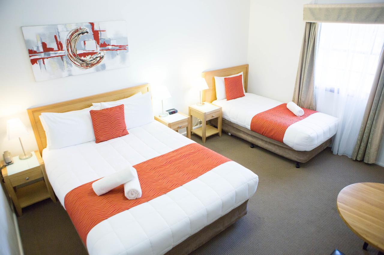 Colonial Lodge Motor Inn Yass Buitenkant foto